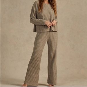 C.O.Z.Y RIBBED KNIT SET BROWN RIBBED SET BROWN Size 6/M Wide leg & wide sleeves.